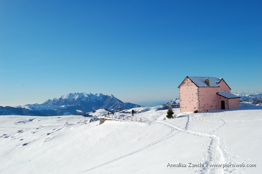 15 Panorama dal rifugio.JPG